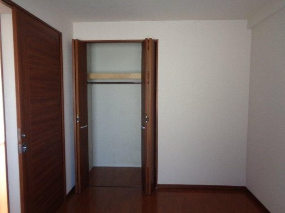 グランアッシュ寝屋川シティマークサウスリッジの収納|洋室のクローゼット
■物件内覧・資金計画相談・住宅ローン相談、リフォーム相談、お問合せ受付中■
※当日・翌日のご内覧、ご相談はお電話でのお問合せがスムーズです！