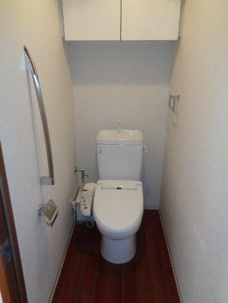 グランアッシュ寝屋川シティマークサウスリッジのトイレ|温水洗浄便座
■物件内覧・資金計画相談・住宅ローン相談、リフォーム相談、お問合せ受付中■
※当日・翌日のご内覧、ご相談はお電話でのお問合せがスムーズです！