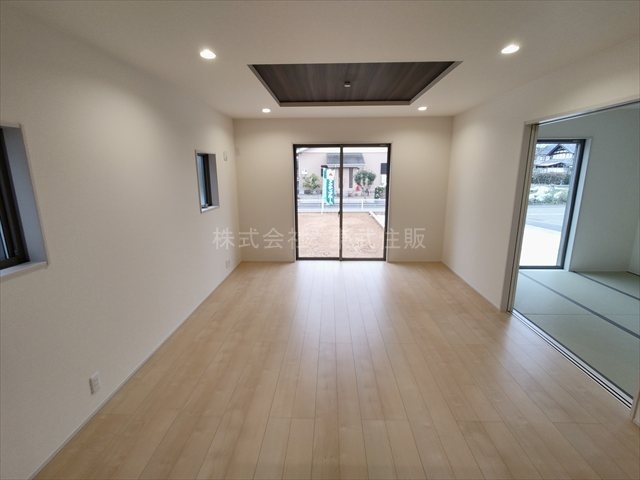 【居間・リビング】 | 寄居町露梨子　全8棟　6号棟 | こちらのリビングで趣味の時間をお楽しみください