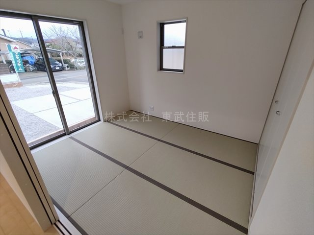 【和室】 | 寄居町露梨子　全8棟　6号棟 | 和室5.25帖、和室がひろがる居住スペース