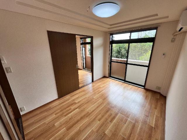 【内装】 | レジデンス住崎 | 洋室