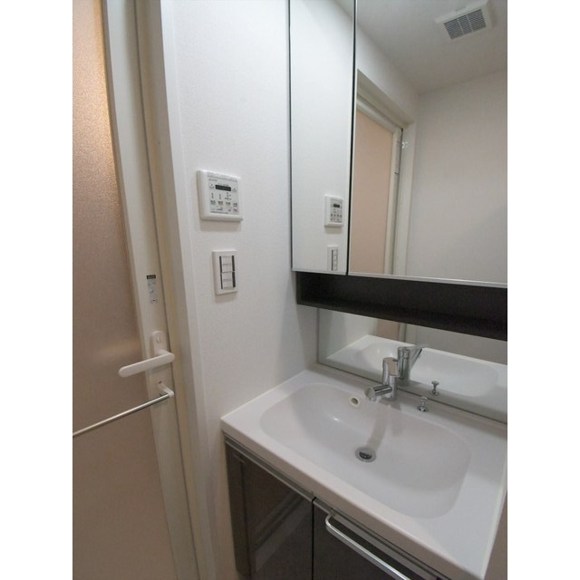 ＧＥＮＯＶＩＡ東中野ｓｋｙｇａｒｄｅｎの洗面所