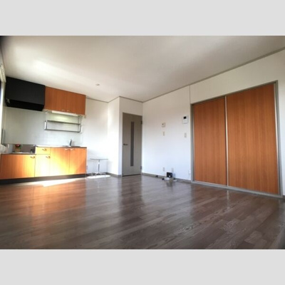 【居間・リビング】 | ファミールハイツ B | ゆったりとしたリビングです