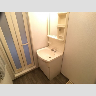 【洗面所】 | ファミールハイツ B | 明るい洗面所です