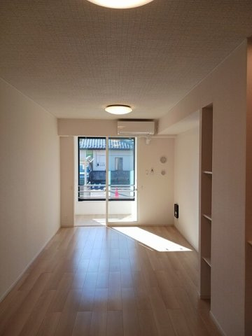 エスタブレＡの居間・リビング|ゆったり過ごせる居間です