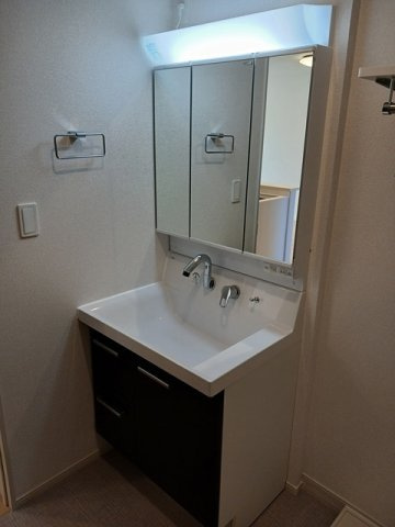 エスタブレＡの洗面所|ゆったりとスペースのある洗面所