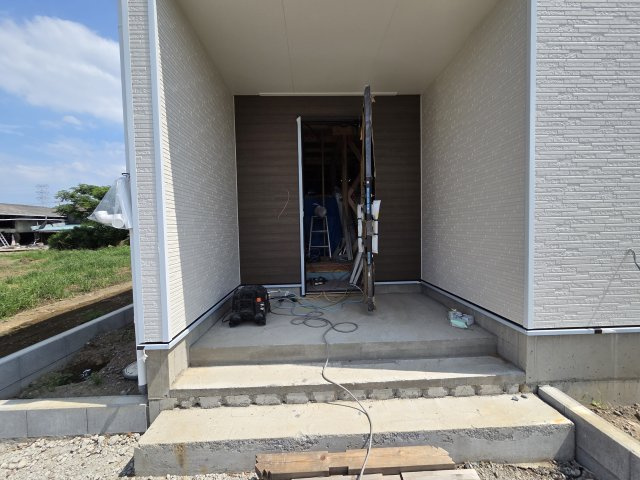 新築　太田市新田上江田町第1　1号棟　Cradle Gardenの玄関|現地写真　TVモニタードアホン付きなので防犯面も安心です！