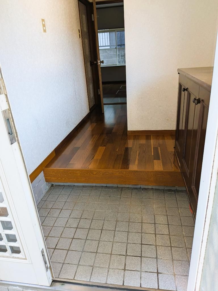 あきる野市入野の中古一戸建の玄関