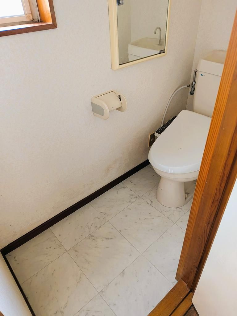 あきる野市入野の中古一戸建のトイレ