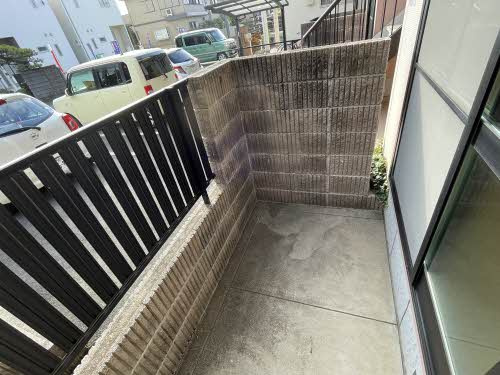 熊本市南区御幸笛田２丁目のアパートのバルコニー