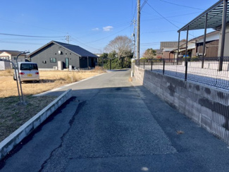 【前面道路含む現地写真】