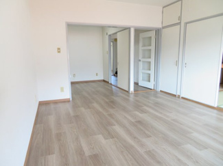 【居間・リビング】 | レジデンス柏原 | 同タイプ別室の写真です。