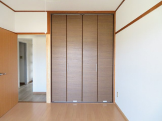 【収納】 | レジデンス柏原 | 洋室の収納（同タイプ別室の写真です。）