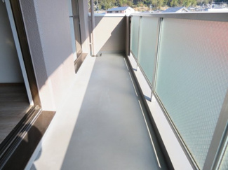 【バルコニー】 | レジデンス柏原 | 東側のベランダ（同タイプ別室の写真です。）