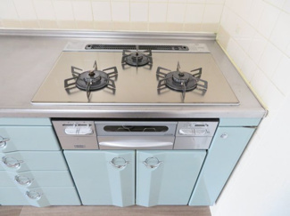  | レジデンス柏原 | 3口コンロ（同タイプ別室の写真です。）