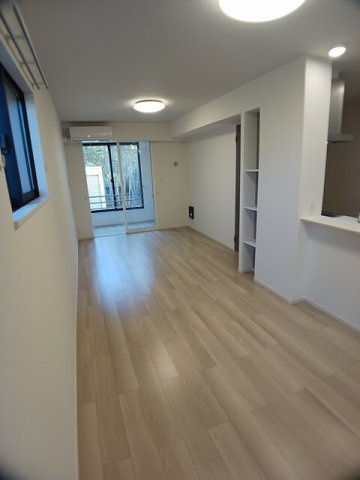 エスタブレＢの居間・リビング|ゆったり過ごせる居間です