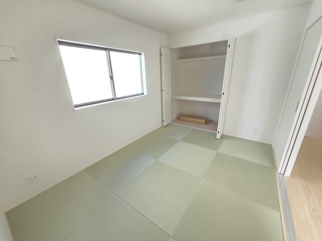 新築　太田市新田上江田町第1　2号棟　Cradle Gardenの和室|現地写真　リビング横の和室です。居室、お子様のプレイルーム、客間など様々な使い方ができますね！
