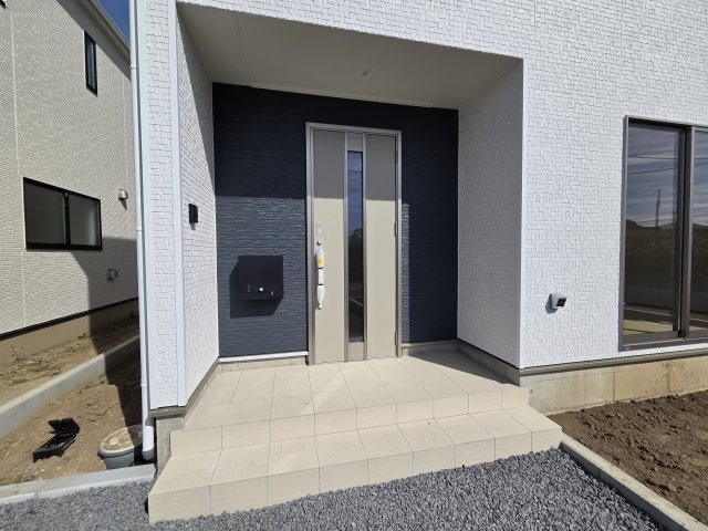 新築　太田市新田上江田町第1　2号棟　Cradle Gardenの玄関|現地写真　TVモニタードアホン付きなので防犯面も安心です！