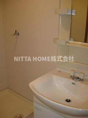 ルミエール稲葉の洗面所|シャワー付きの洗面台朝の準備も楽々です！