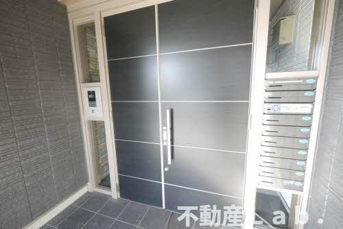 グレースガーデン田井島のエントランス