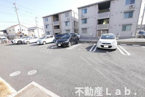 グレースガーデン田井島の駐車場