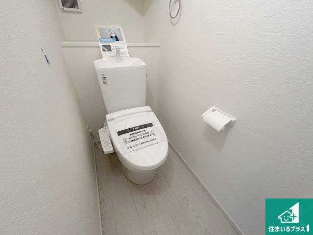 西宮市浜甲子園　第1期　新築一戸建てのトイレ|1・2階の2ヶ所にあるので、朝の忙しい時間の順番待ちもなく、深夜の利用にも大変便利です。