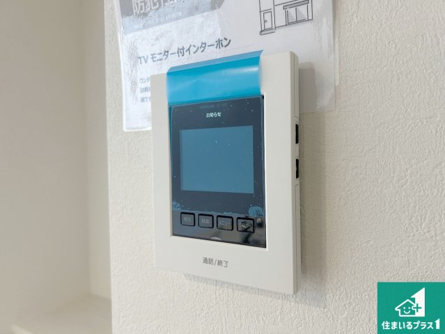 西宮市浜甲子園　第1期　新築一戸建ての防犯設備|カラーモニターインターホン！声だけでなく来訪者の姿や顔がモニターで確認できるので、小さなお子様がいらっしゃるご家庭でも安心できます！