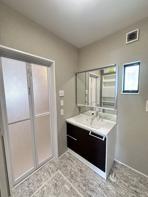 東久留米市八幡町３丁目の中古一戸建の独立洗面台