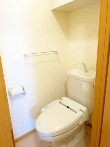 ヴィラ・クリオネＢのトイレ|ゆったりとした空間のトイレです