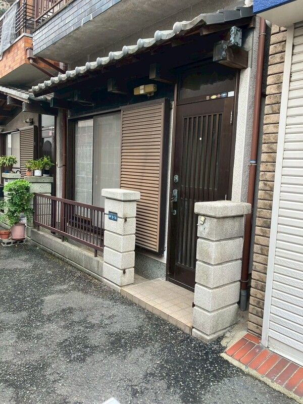 門真市堂山町　戸建のエントランス