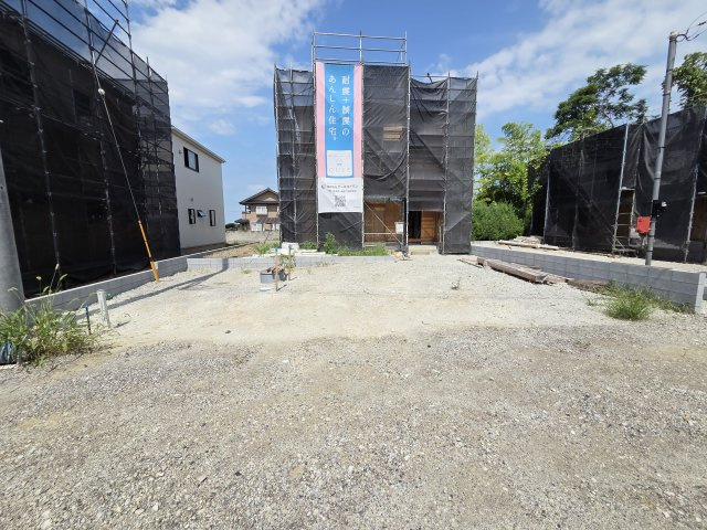 新築　太田市新田上江田町第1　3号棟　Cradle Gardenの駐車場|現地写真　駐車は建物東側に並列3台可能です！