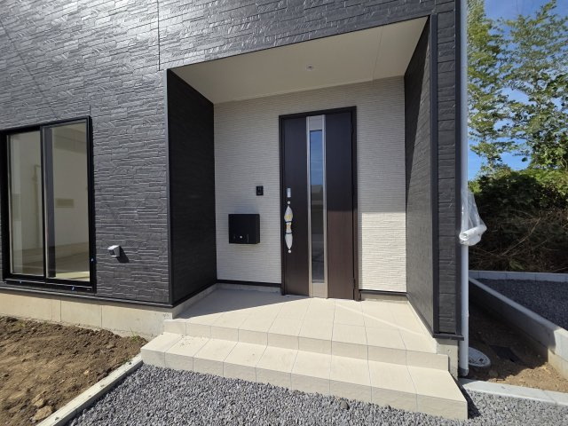 新築　太田市新田上江田町第1　3号棟　Cradle Gardenの玄関|現地写真　TVモニタードアホン付きなので防犯面も安心です！