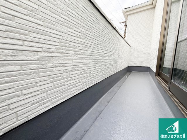 高槻市深沢町　第3期　新築一戸建てのバルコニー|ワイドバルコニーは洗濯物を干すスペースが広いのでご家族が多くても安心！