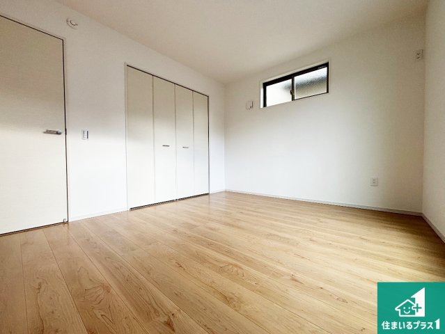 高槻市深沢町　第3期　新築一戸建ての洋室|シンプルな洋室は、自分好みのインテリアが楽しめます♪ご家族とインテリアや家具を選びに行くのは新築購入時の醍醐味の一つです。ぜひお楽しみください♪