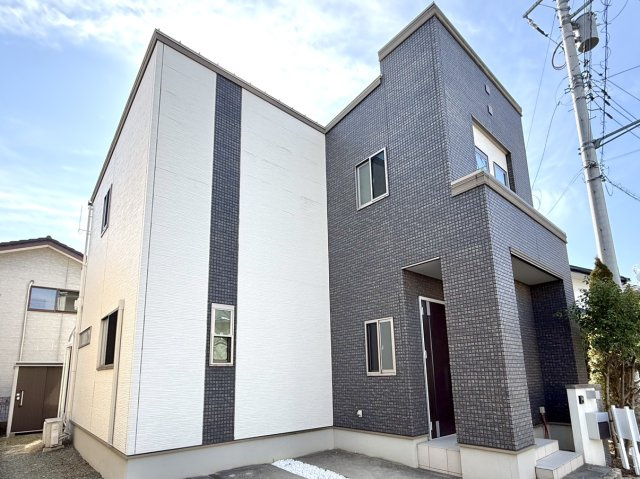 【中古戸建】前橋市下新田町の外観|■外観|シンプルで洗練されたデザインは住まう人の色に染まり、個性を映し出します♪本日見学可能(*＾＾*)