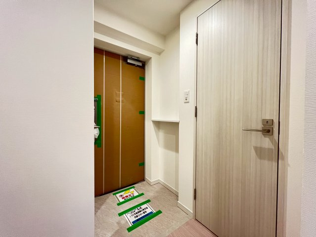 スプランディッド難波VII(セブン)の玄関