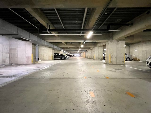 レジディア芝浦の駐車場