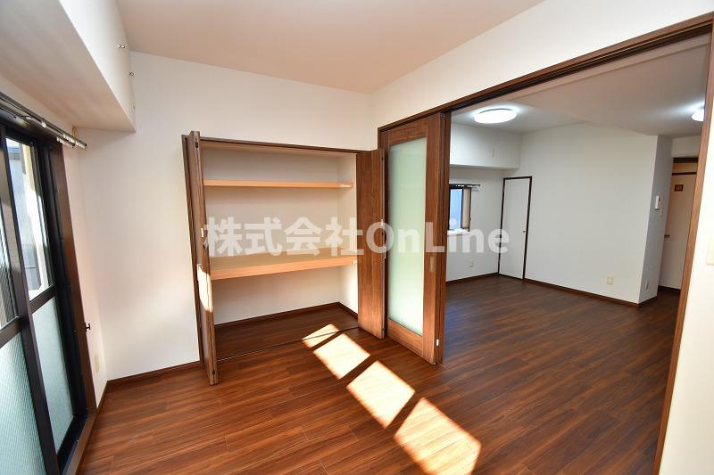 マンション彩景の洋室