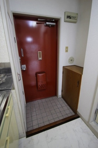 坪田ビルの玄関