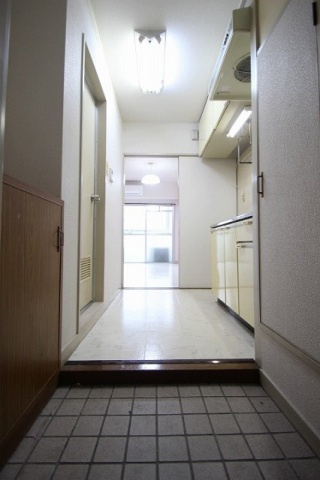 坪田ビルの玄関