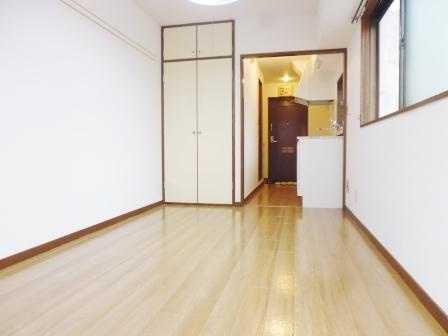 フジビルの居間・リビング