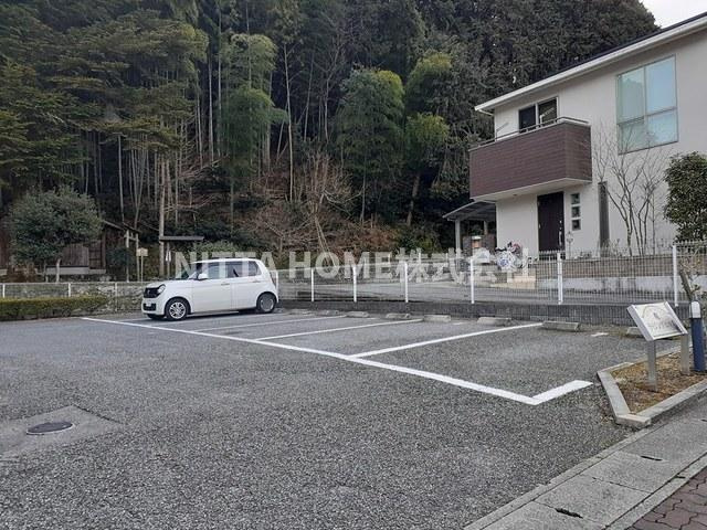 ライジングヒルズの駐車場|敷地内の駐車場は広く止めやすいです◎