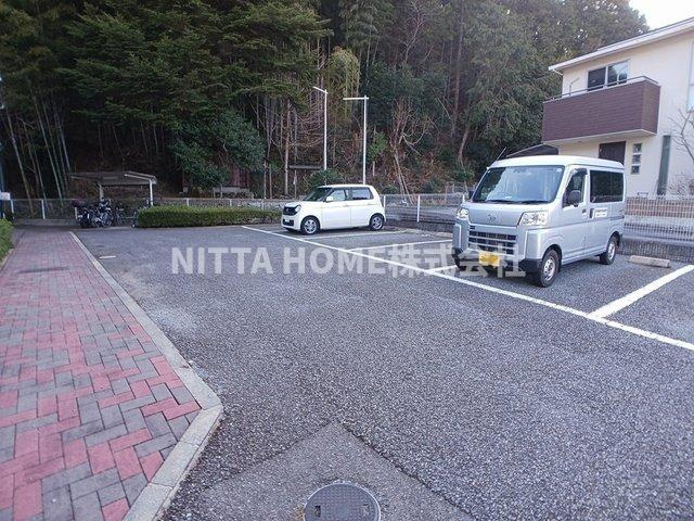 ライジングヒルズの駐車場|敷地内の駐車場は広く止めやすいです★