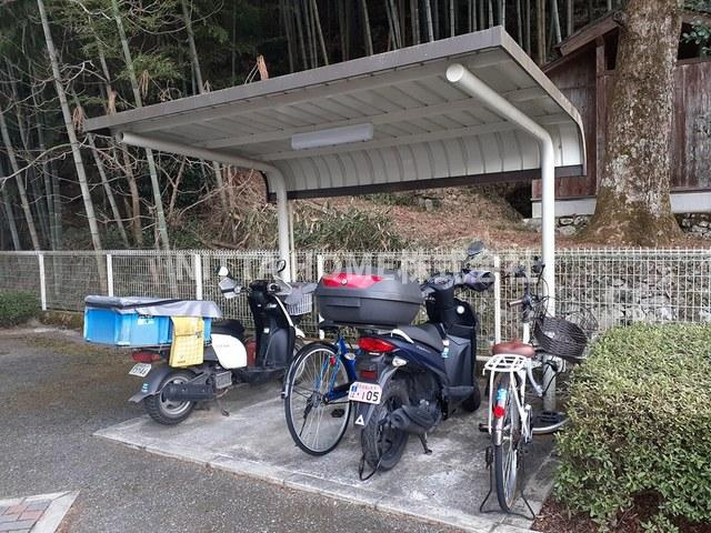ライジングヒルズのその他共用部分|屋根付き駐輪場も完備♪