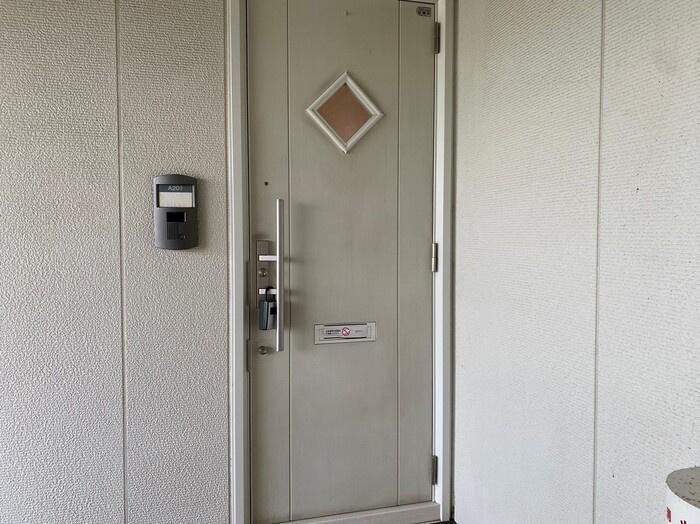 リブェール上野　A棟の玄関