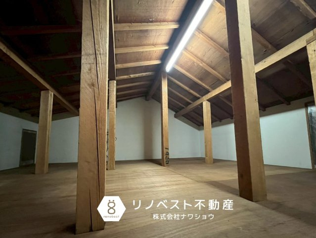 東大阪南上小阪の収納|大容量の屋根裏収納！
季節物家電などがスッキリ片付きます◎