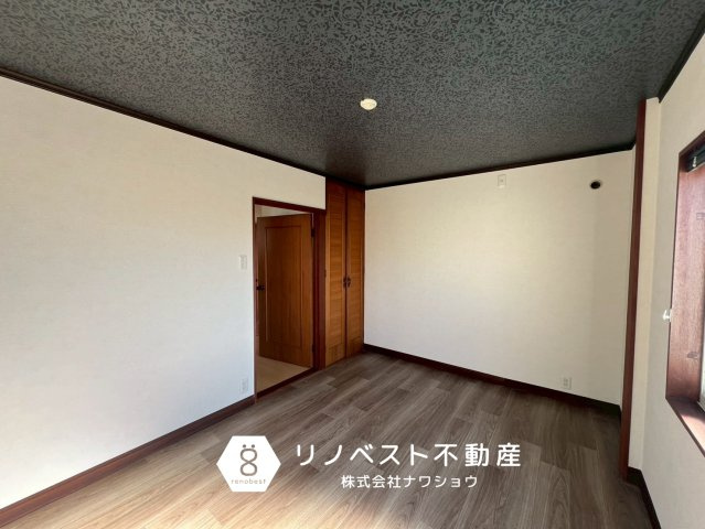 東大阪南上小阪の洋室|約6帖の3階洋室。
クローゼット付きで部屋もスッキリ◎