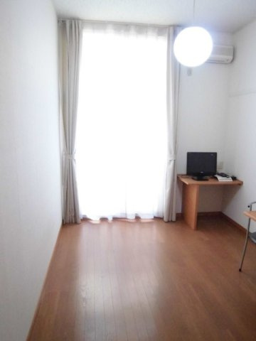 レオパレスシンシアの居間・リビング