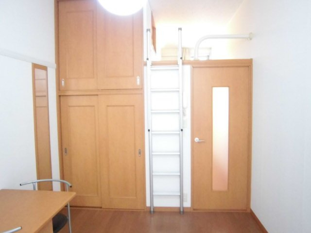 レオパレスシンシアの居間・リビング