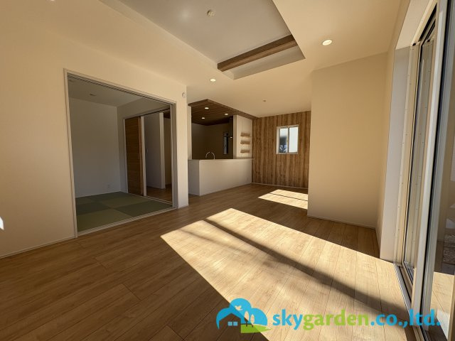 藤沢市羽鳥５丁目 ２号棟の居間・リビング